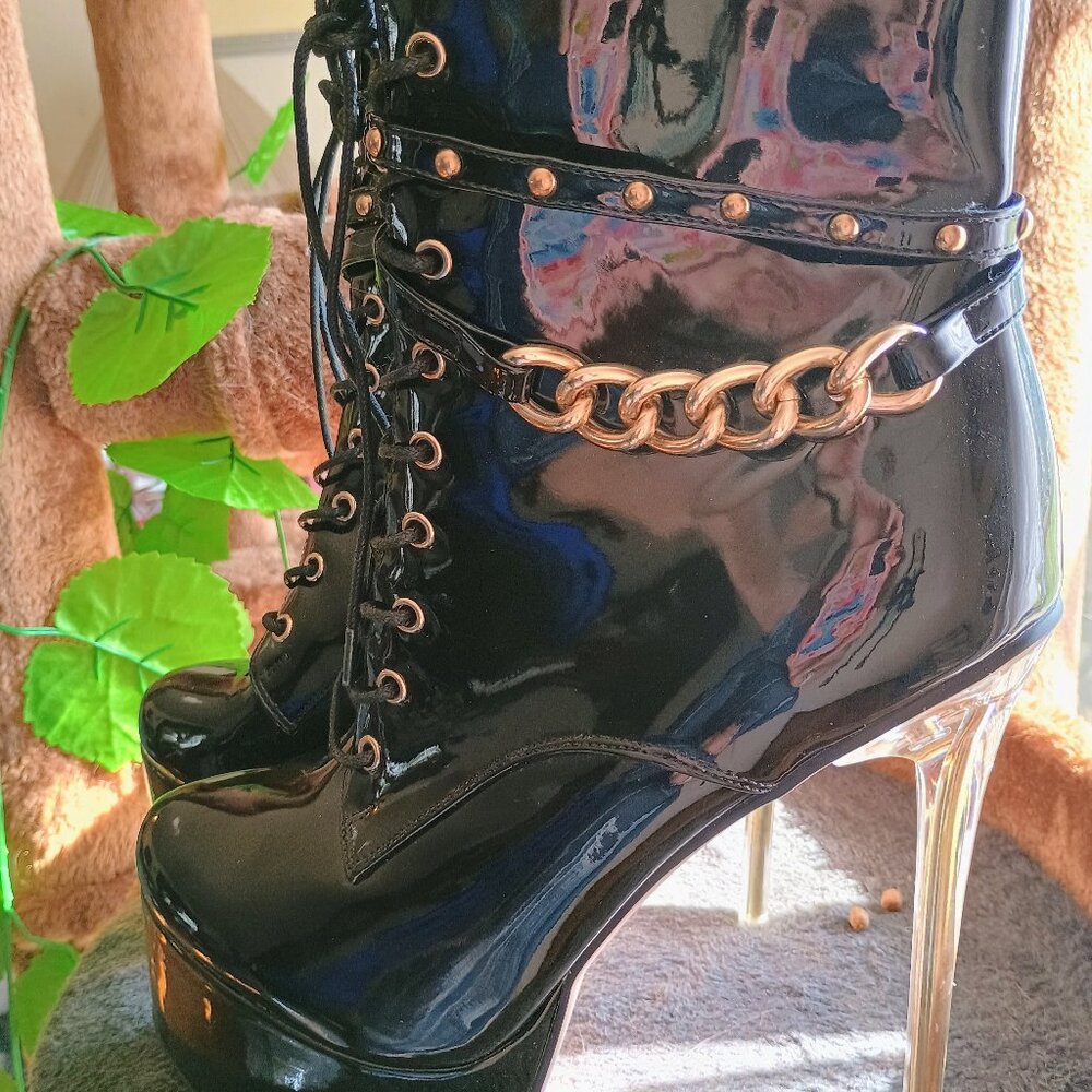 Amazon club boots size 9 never worn